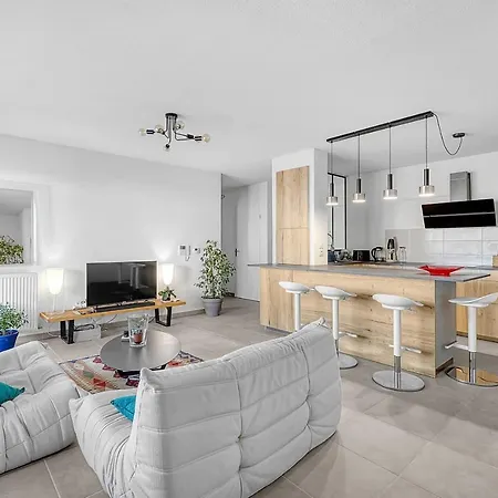 Beautiful And Spacious At 19 Min From Downtown *