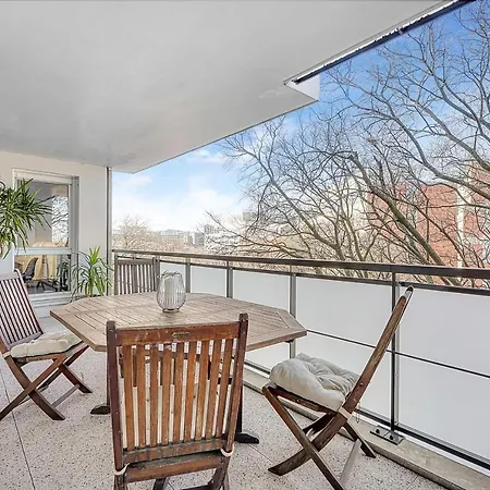 Beautiful And Spacious At 19 Min From Downtown *