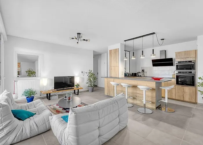 Beautiful And Spacious At 19 Min From Downtown *