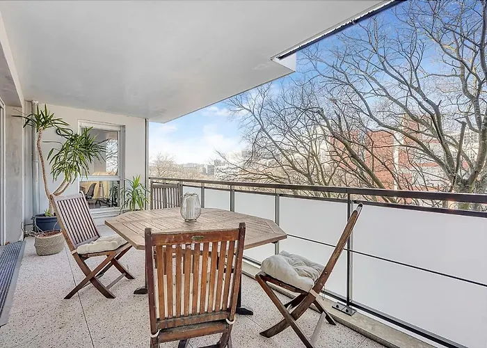 Beautiful And Spacious At 19 Min From Downtown *